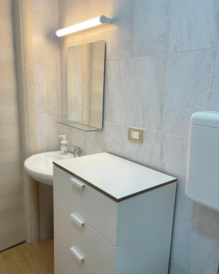 B&B Acqua Azzurra Кастелламмаре-ди-Стабия Экстерьер фото